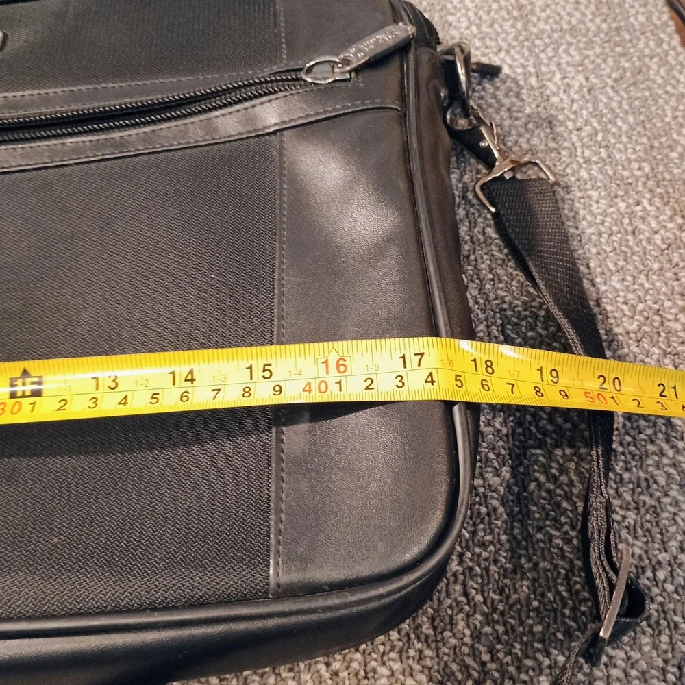 Kenneth Cole Reaction Black Laptop Messenger Bag R-Tech Briefcase Shoulder Strap